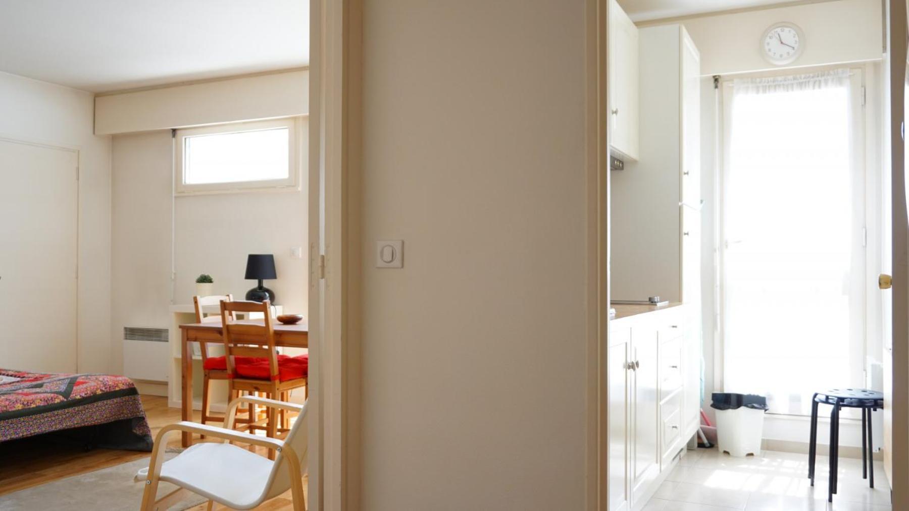 Close To Eiffel Tower And Metro Apartment