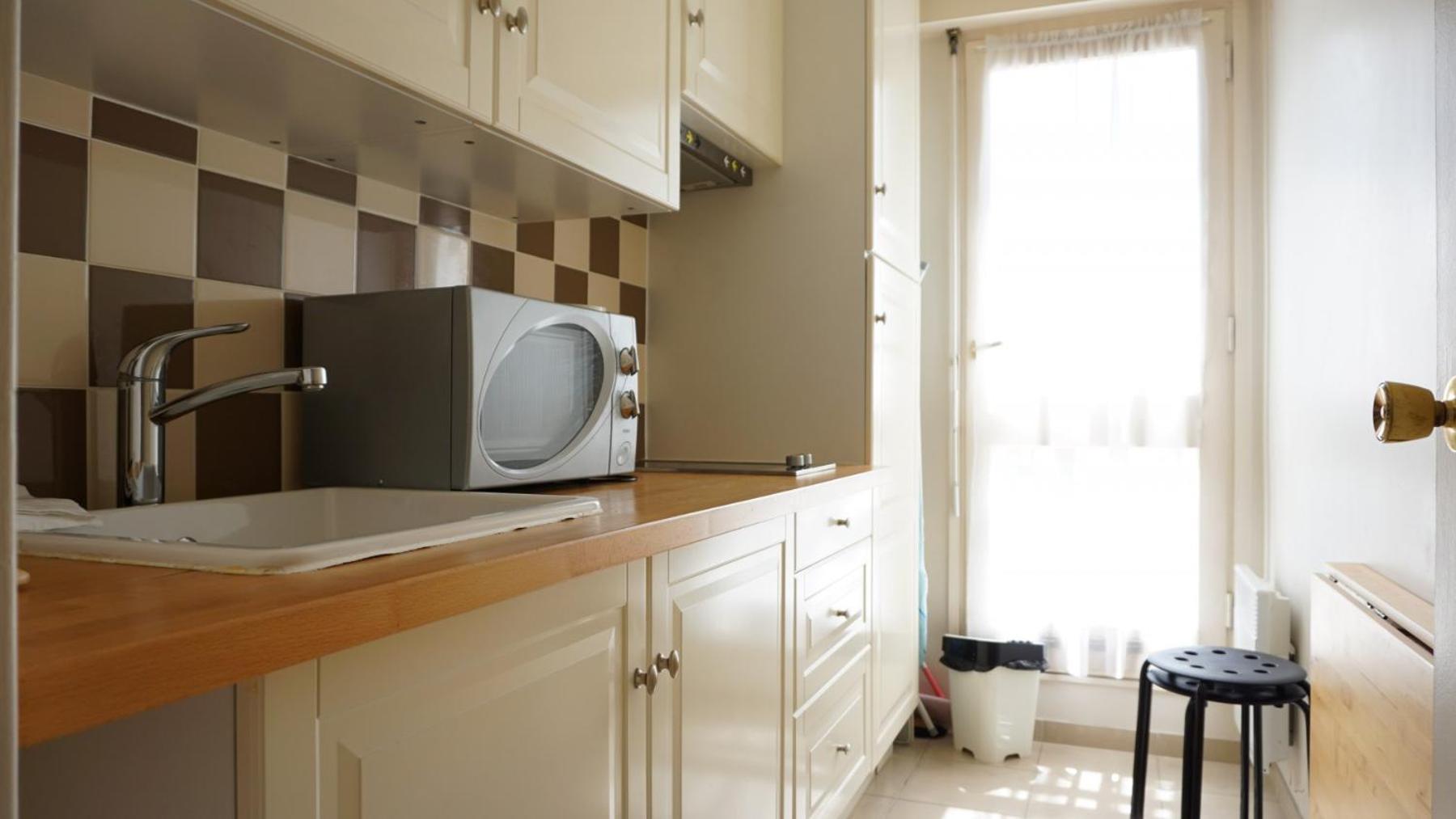 Close To Eiffel Tower And Metro Paris